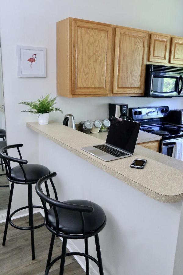 Oaks Modern & Comfy Condo In The Perfect Location 게인즈빌 외부 사진